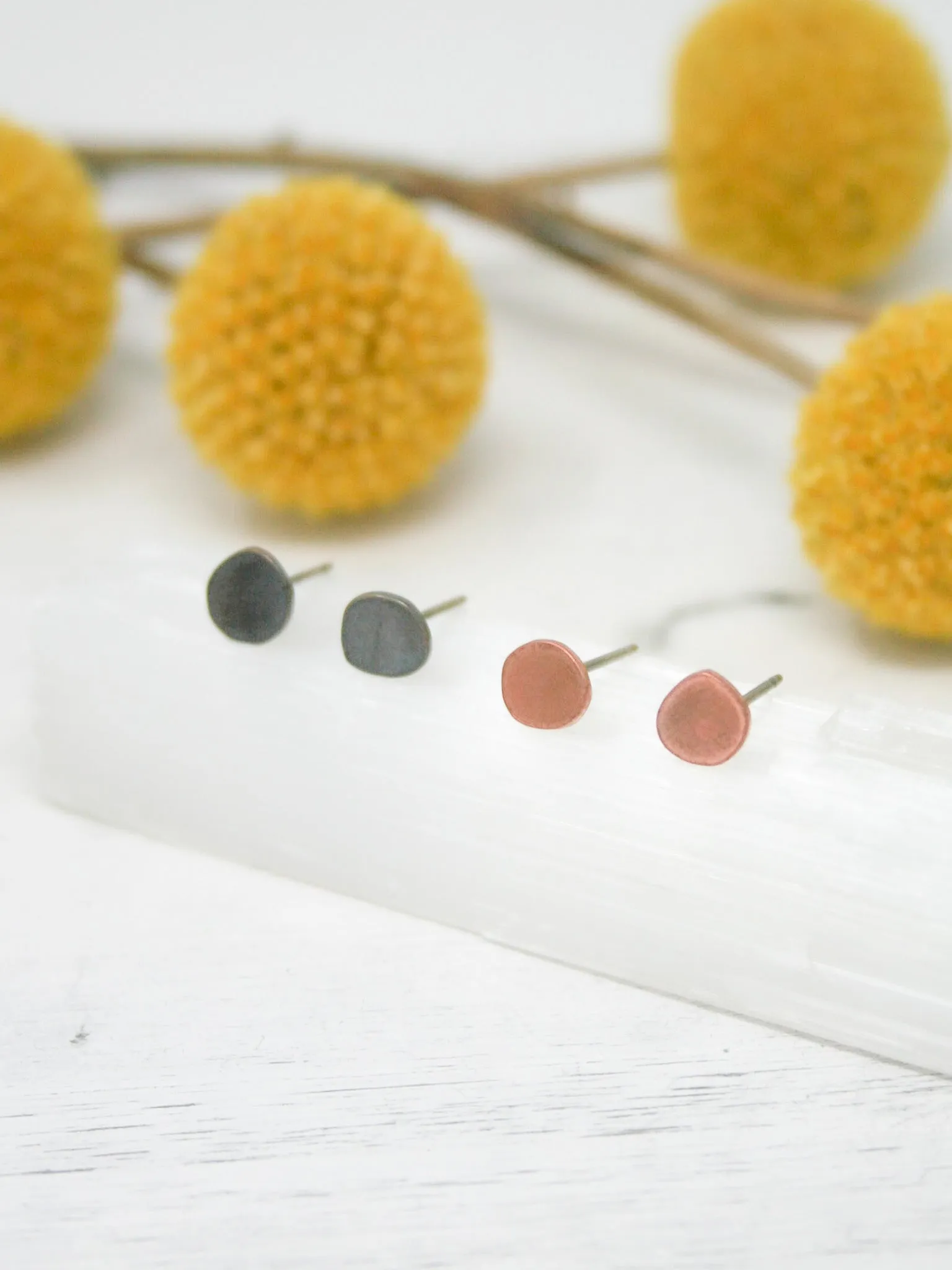 Dot stud earrings [ready to ship]